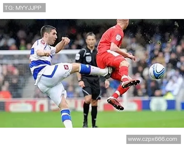 足球明星与摄影师的默契瞬间揭秘背后的故事与技巧 足球明星与摄影师的默契瞬间揭秘背后的故事与技巧