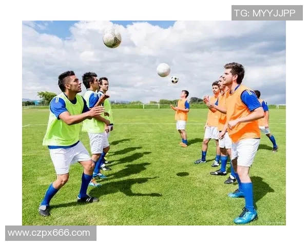 足球明星们的朋友圈分享瞬间揭秘他们的生活与友谊的真实面貌 足球明星们的朋友圈分享瞬间揭秘他们的生活与友谊的真实面貌